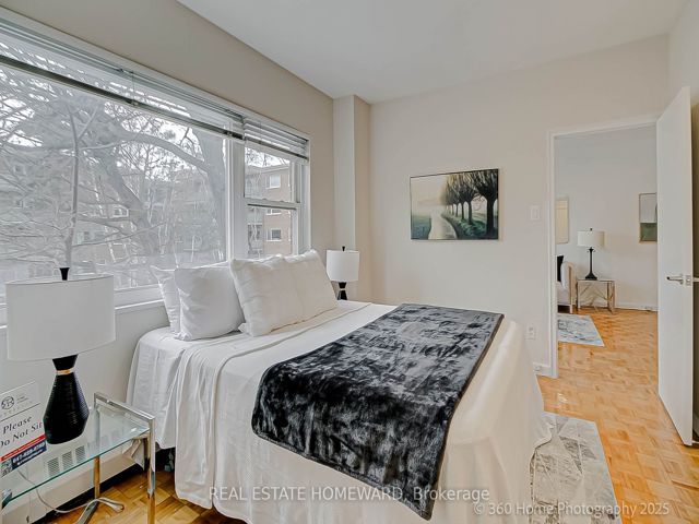 742 - 21 Dale Ave