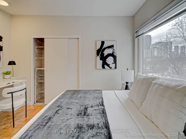 742 - 21 Dale Ave