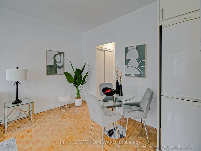 742 - 21 Dale Ave