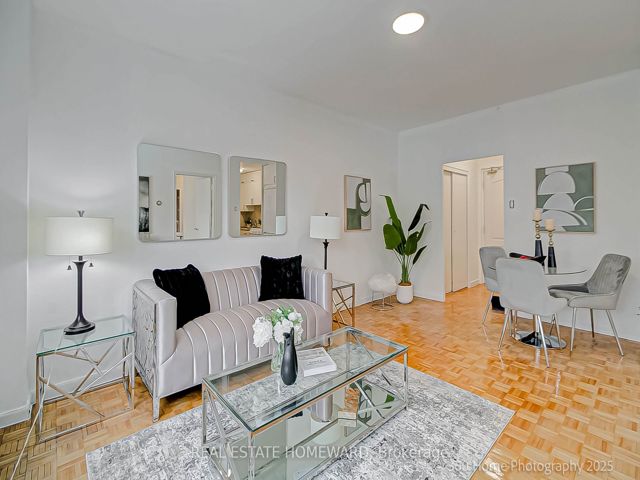742 - 21 Dale Ave