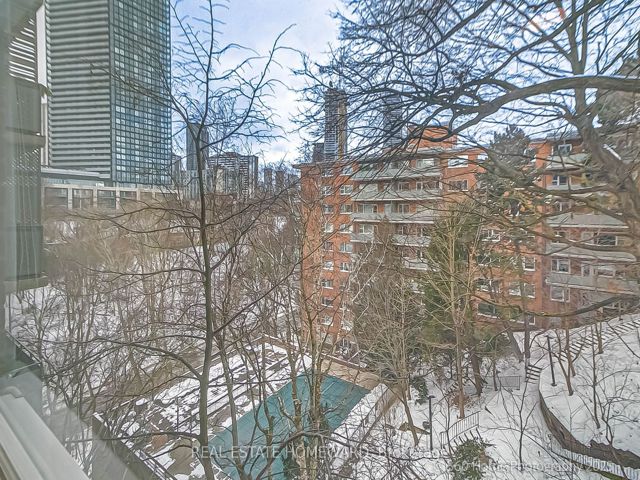 742 - 21 Dale Ave