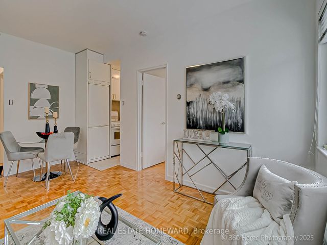 742 - 21 Dale Ave