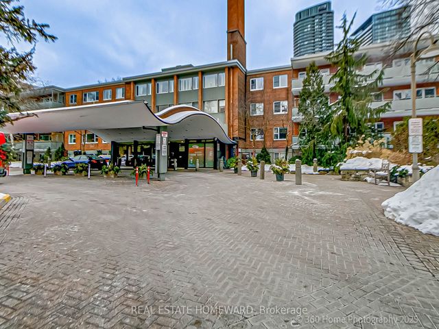 742 - 21 Dale Ave