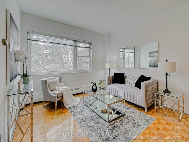 742 - 21 Dale Ave
