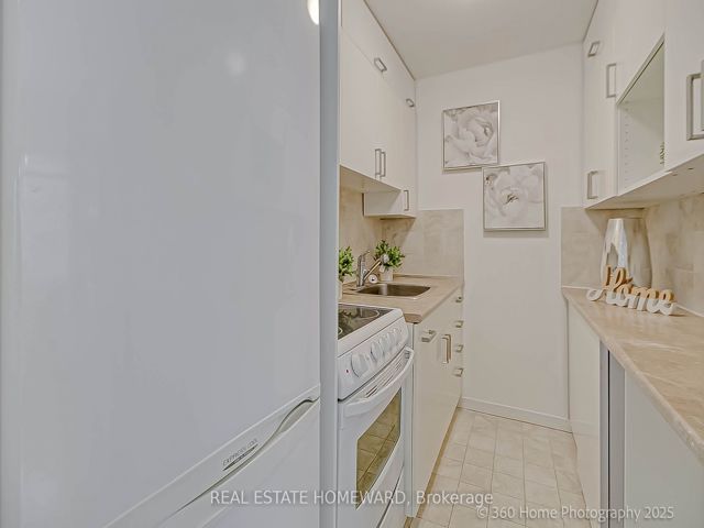 742 - 21 Dale Ave