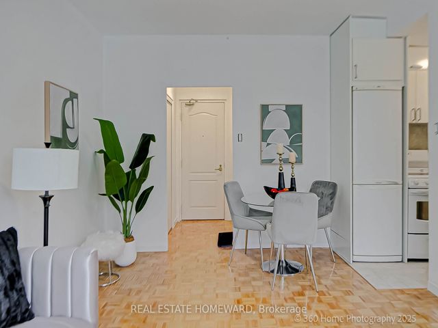 742 - 21 Dale Ave