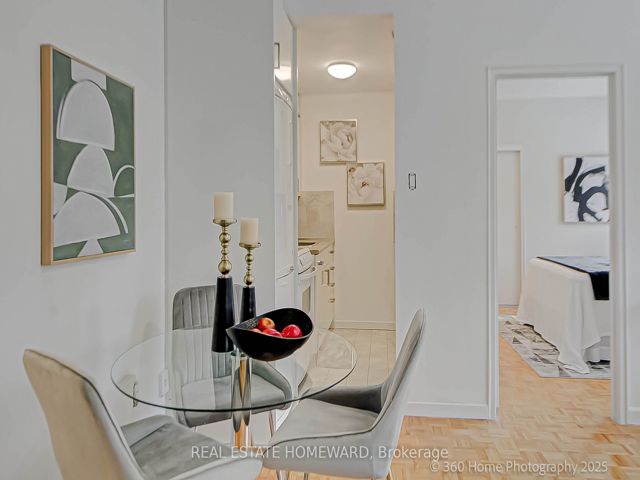 742 - 21 Dale Ave