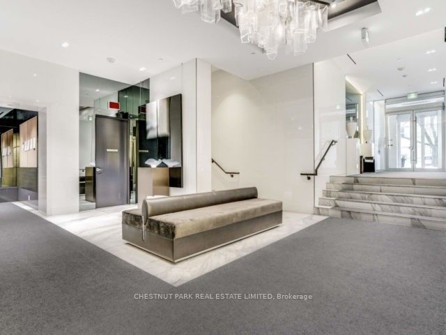 601 - 6 Parkwood Ave