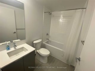 807 - 357 King St W