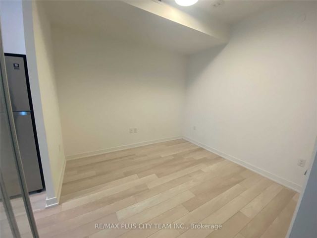 807 - 357 King St W