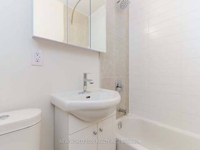 403 - 1220 Bayview Ave