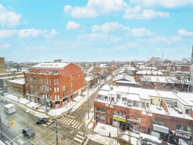811 - 725 King St W