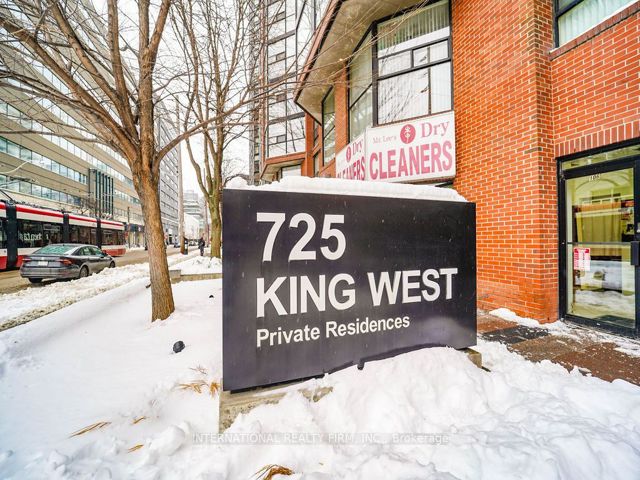 811 - 725 King St W