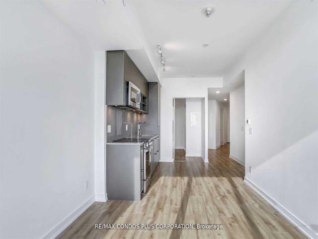 1402 - 135 East Liberty St