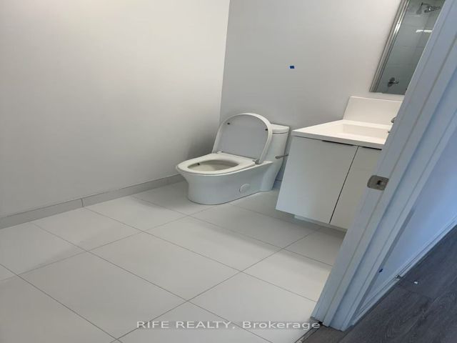 2417 - 234 Simcoe St