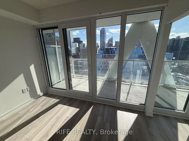 2417 - 234 Simcoe St