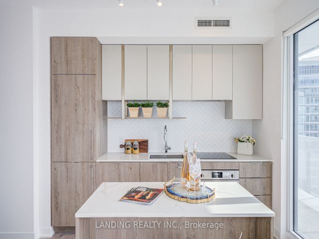 2302 - 15 Holmes Ave