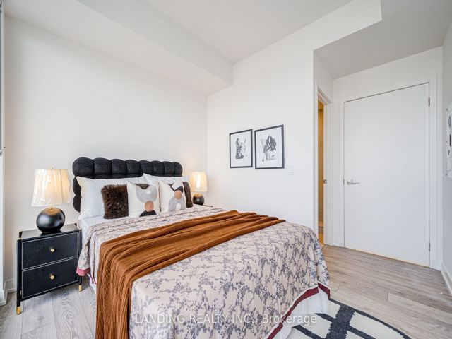 2302 - 15 Holmes Ave