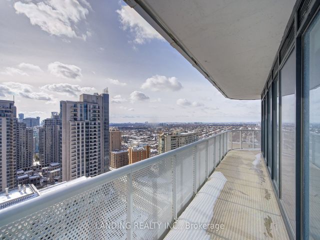 2302 - 15 Holmes Ave