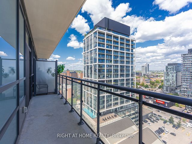 PH120 - 460 Adelaide St E
