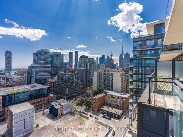 PH120 - 460 Adelaide St E