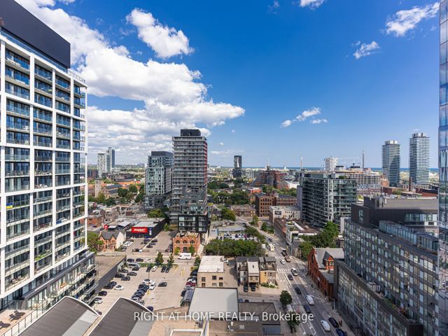 PH120 - 460 Adelaide St E