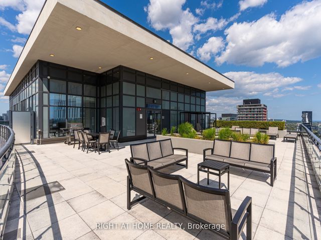 PH120 - 460 Adelaide St E