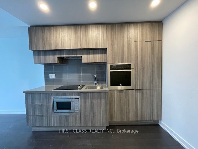 1510 - 39 Roehampton Ave