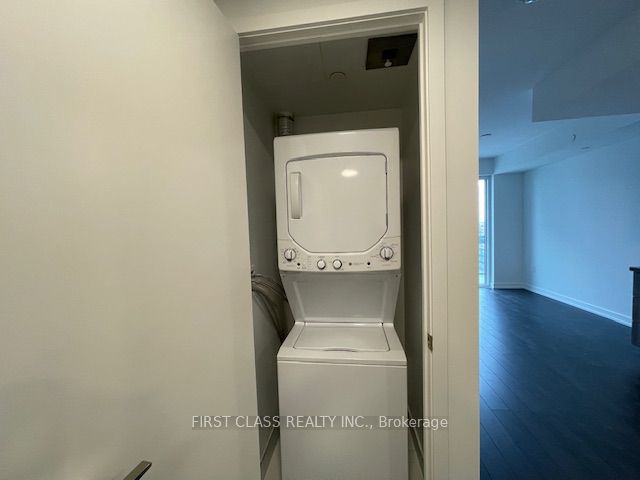 1510 - 39 Roehampton Ave