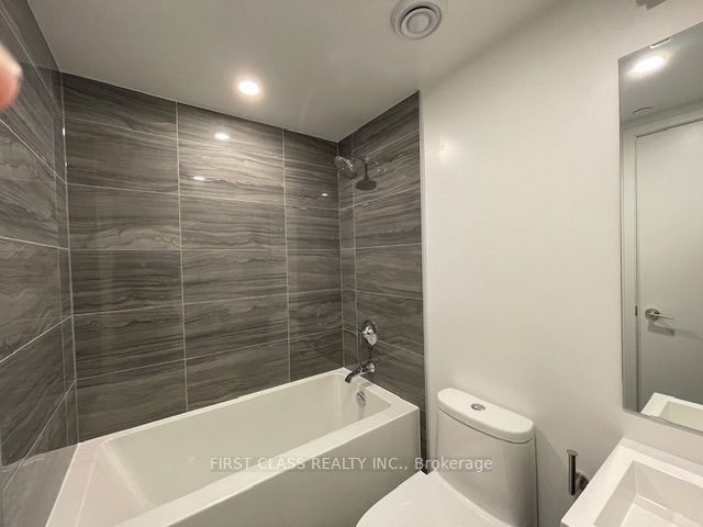 1510 - 39 Roehampton Ave
