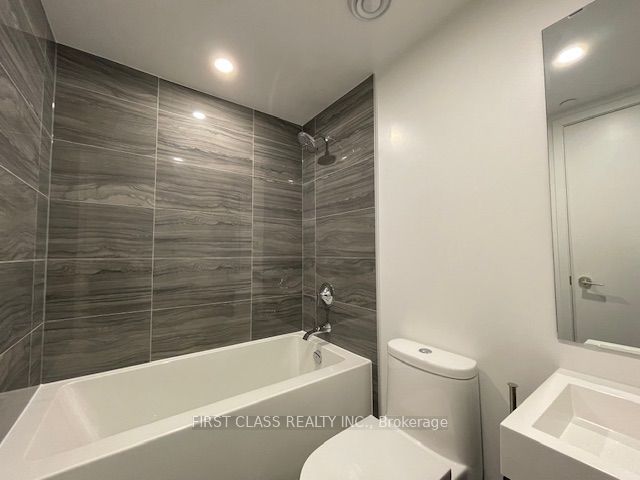 1510 - 39 Roehampton Ave