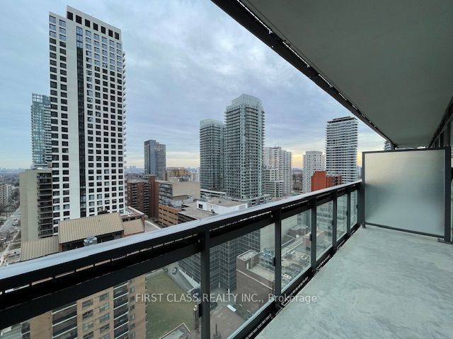1510 - 39 Roehampton Ave