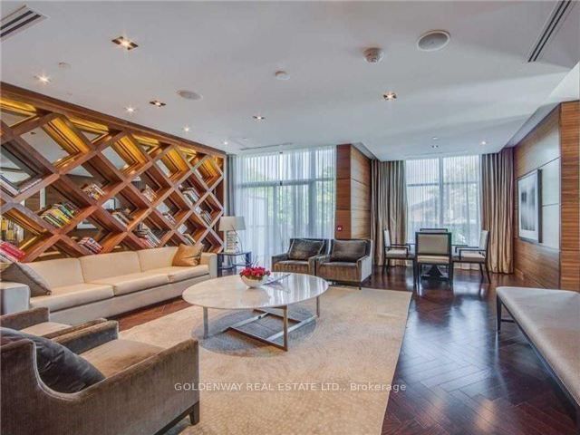 210 - 21 Clairtrell Rd