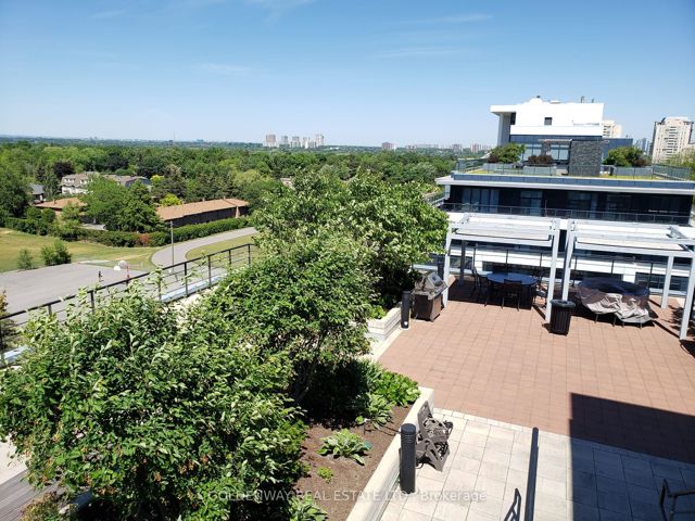 210 - 21 Clairtrell Rd