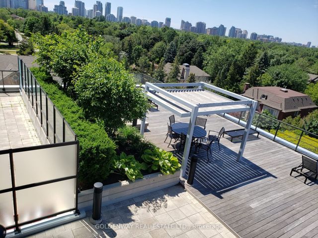 210 - 21 Clairtrell Rd