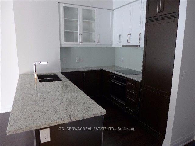 210 - 21 Clairtrell Rd