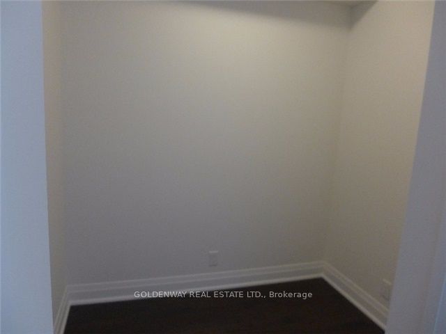 210 - 21 Clairtrell Rd