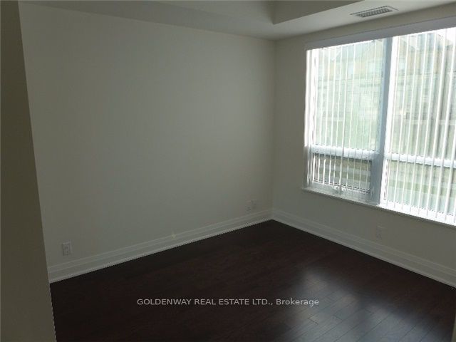 210 - 21 Clairtrell Rd