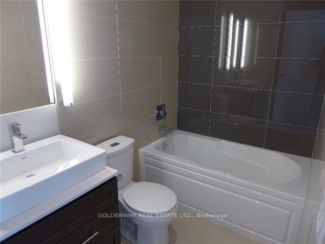 210 - 21 Clairtrell Rd