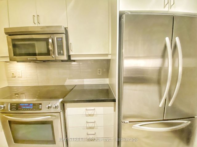 207 - 15 Rean Dr