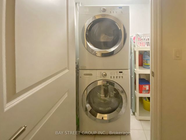 207 - 15 Rean Dr