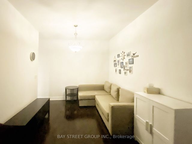 207 - 15 Rean Dr