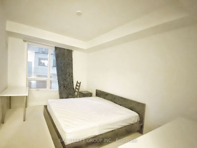 207 - 15 Rean Dr