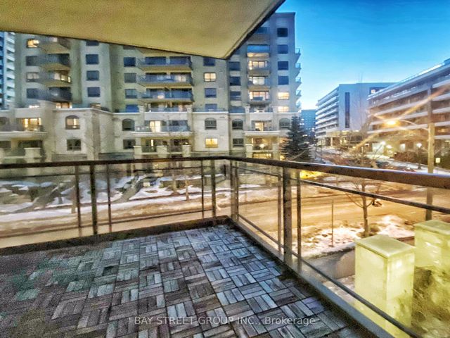 207 - 15 Rean Dr
