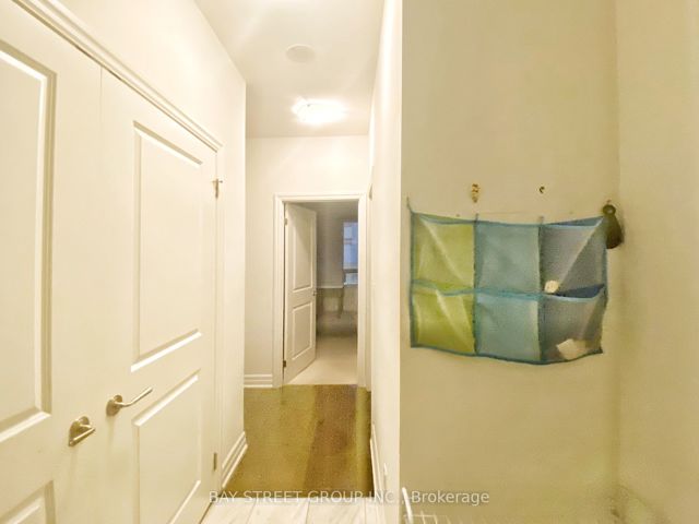 207 - 15 Rean Dr