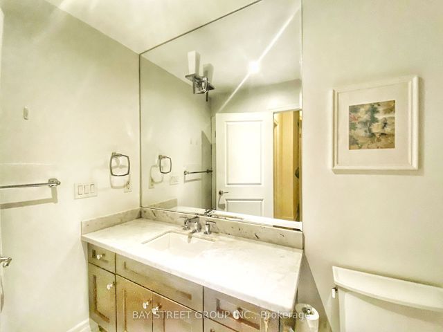 207 - 15 Rean Dr