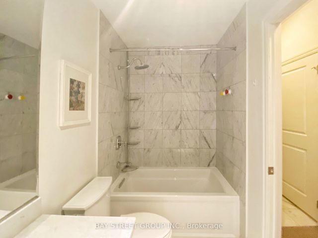 207 - 15 Rean Dr