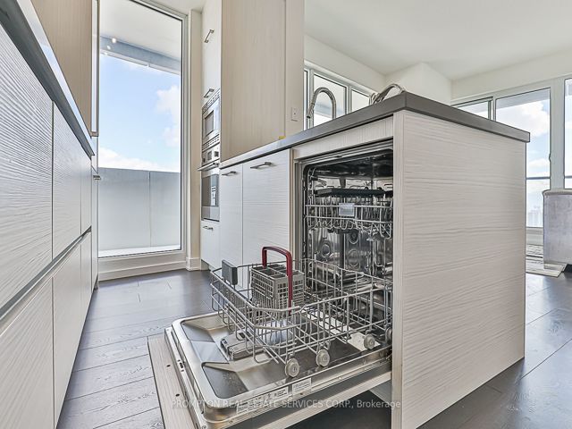2203 - 2221 Yonge St