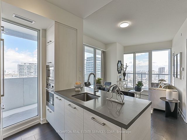 2203 - 2221 Yonge St