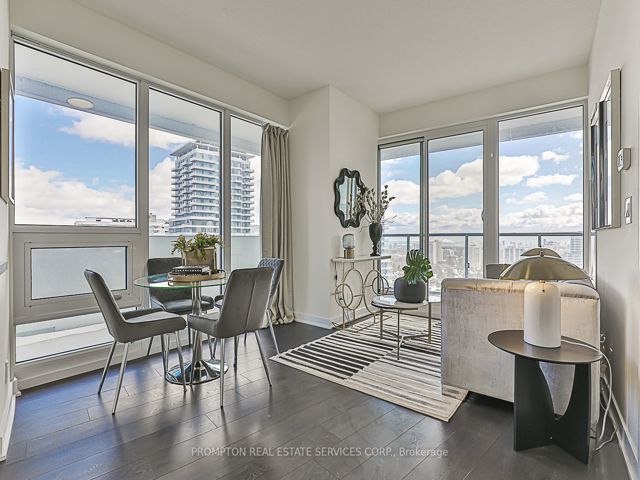 2203 - 2221 Yonge St